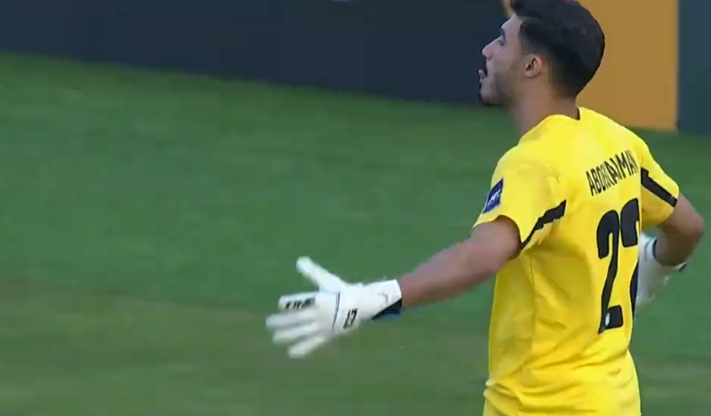 星空体育app-U23亚洲杯离谱一幕!约旦门将扑点后疯狂庆祝,目送皮球入网