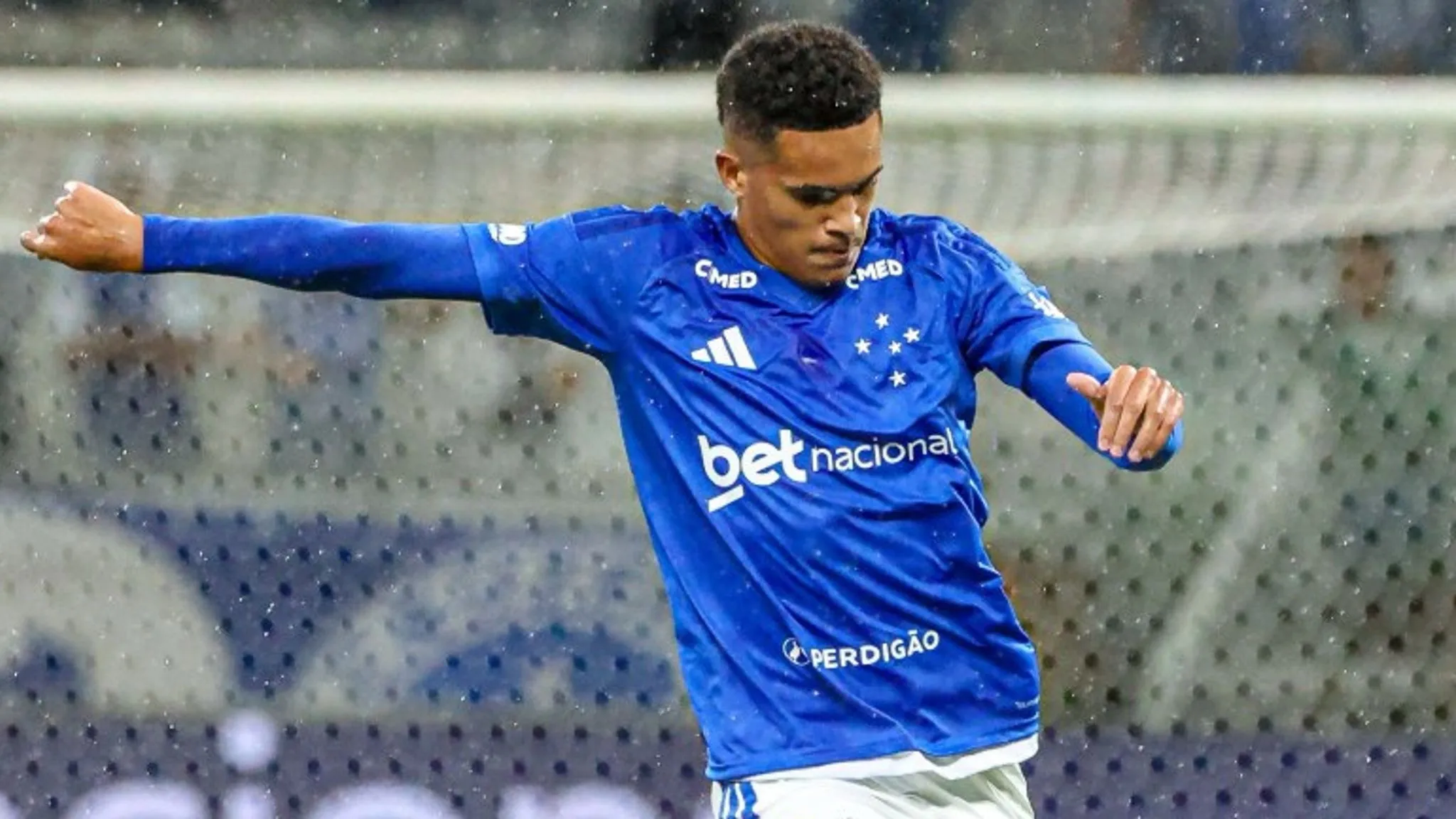 星空体育登录入口-自官宣今夏将转会多特后，17岁普拉特斯未再为克鲁塞罗出场