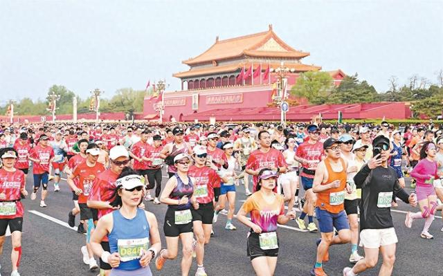星空体育官方网站-2.2万名跑者共赴春日之约 王文杰许双双分夺男女冠军 北京半马刷新男子成绩全国纪录|马拉松|北京国际长跑节|北京半程马拉松|半程|赛道_新浪体育_新浪新闻